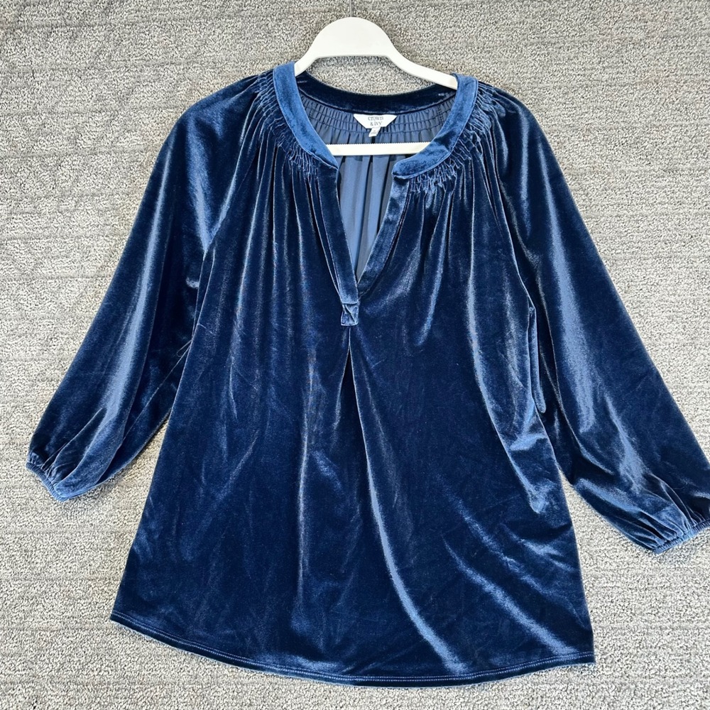 Crown & Ivy Blue Velvet Smocked Neck 3/4 Sleeve Tunic Top Size Medium